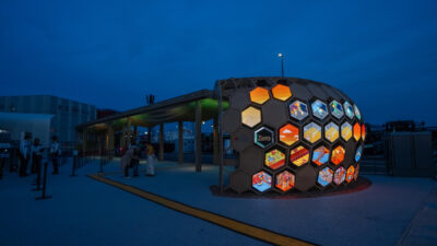 IMAGICA EEX、大阪・関西万博の「関西電力・会場内EVバス停」においてコンテンツ制作を担当